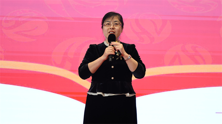 陈佳.jpg