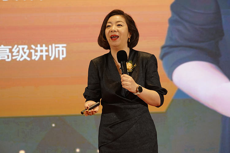 刘玉佳.jpg